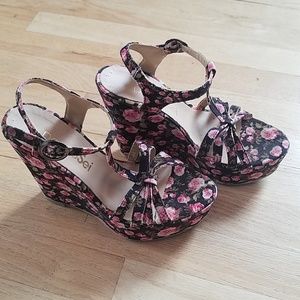 Gorgeous floral summer T-strap wedges